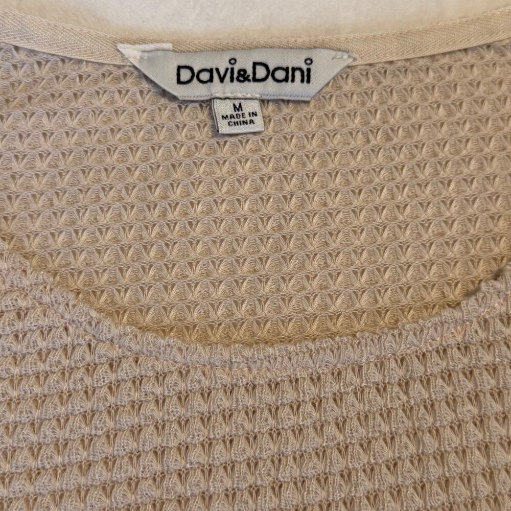 NEW MEDIUM Davi & Dani Thermal Flower Patchwork Appliqué Balloon Sleeve Top - Picture 3 of 10